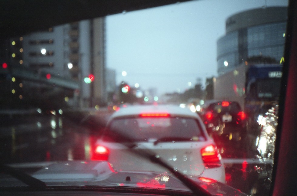 雨の週末の車窓から Lomo LC-A+ Fufjifilm Fujicolor Superia X-tra 400